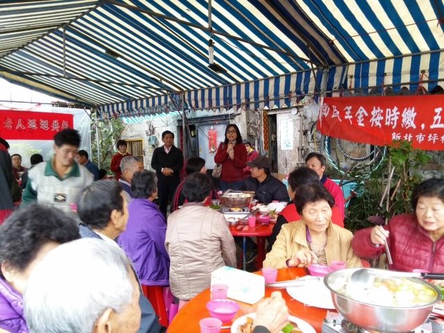本署結合坪林區公所關懷偏鄉老人,於老人共餐活動進行反賄選宣導照片
